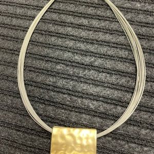 Pretty necklace for gold or silver accessorizing.